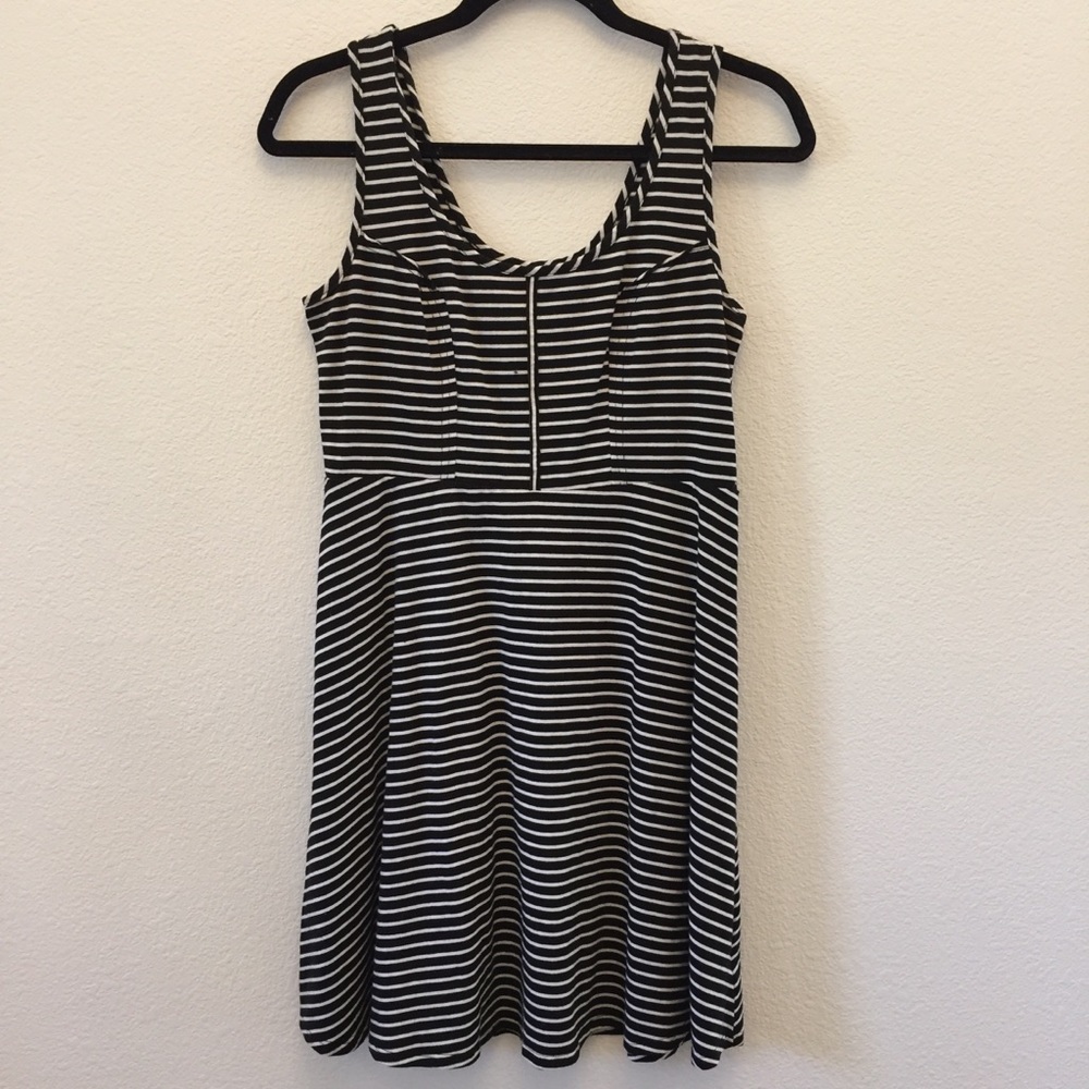💐 Black and White Horizontal Striped Skater Dress